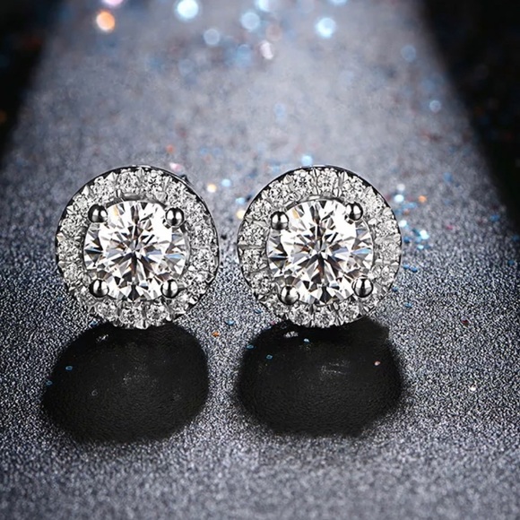 925 Silver Brilliant Cut Diamond Stud Earrings - Picture 3 of 5